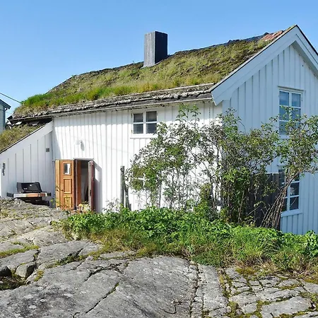 7 Person In Averoy-by Traum Sofstad